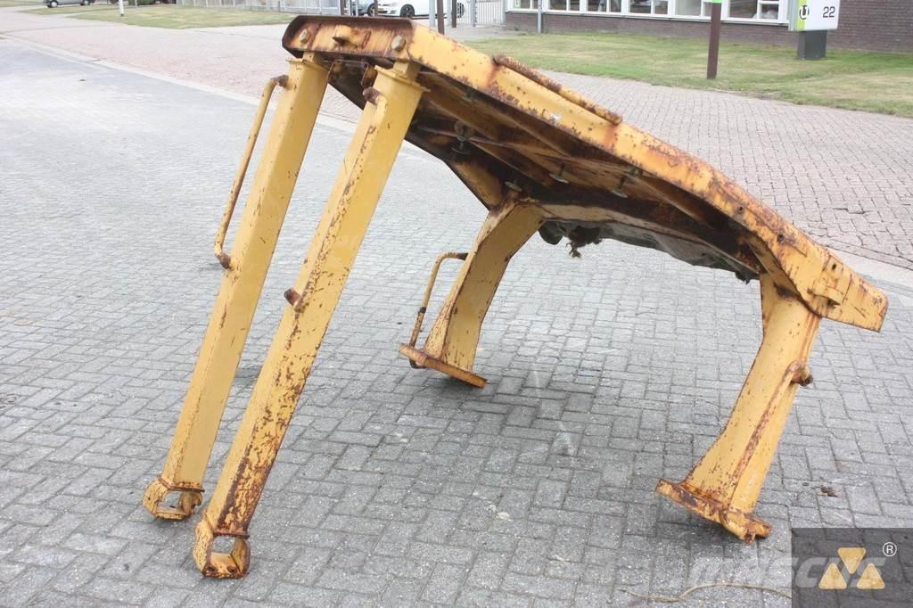 CAT D7H O-rops cab Kabíny a interiér
