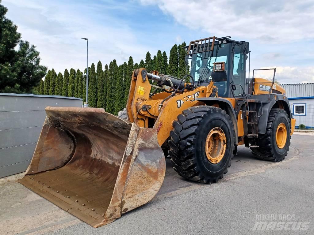 CASE 1021 F Kolesové nakladače