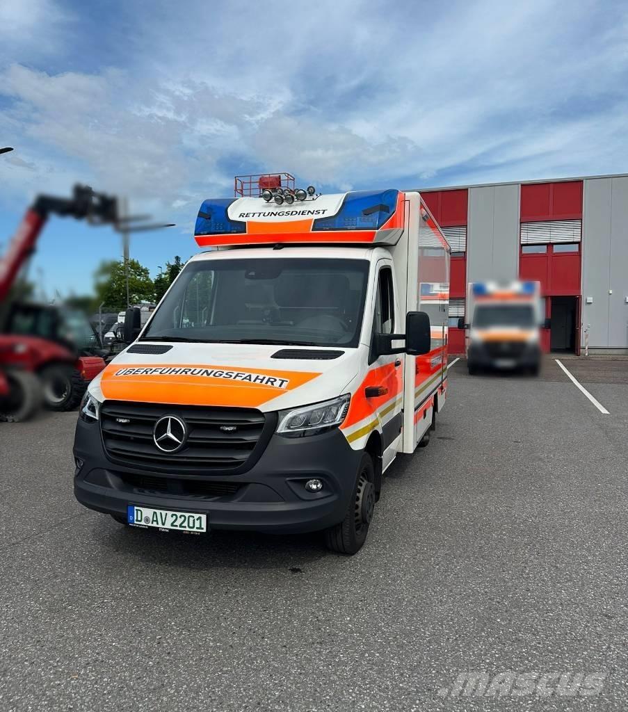 Mercedes-Benz 100 D Sanitky