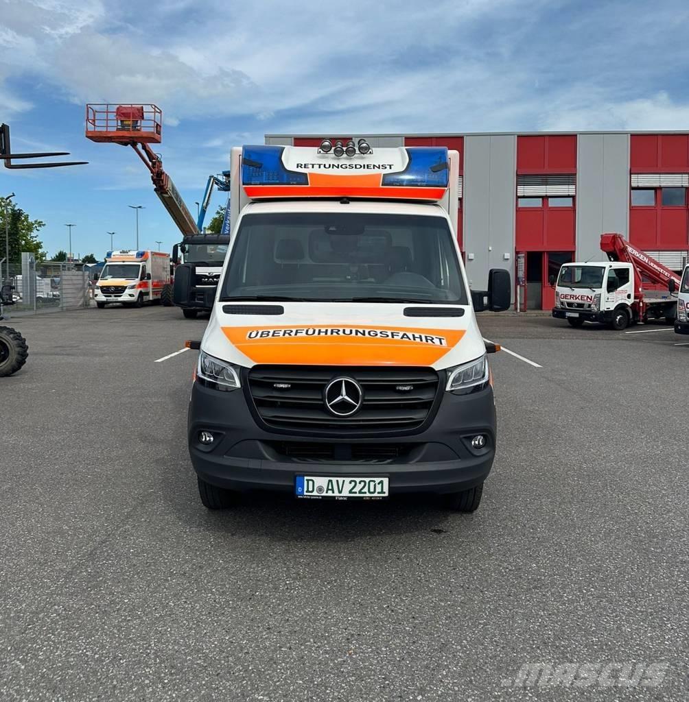 Mercedes-Benz 100 D Sanitky