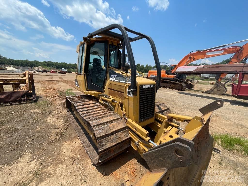 CAT D 5 LGP Pásové dozéry