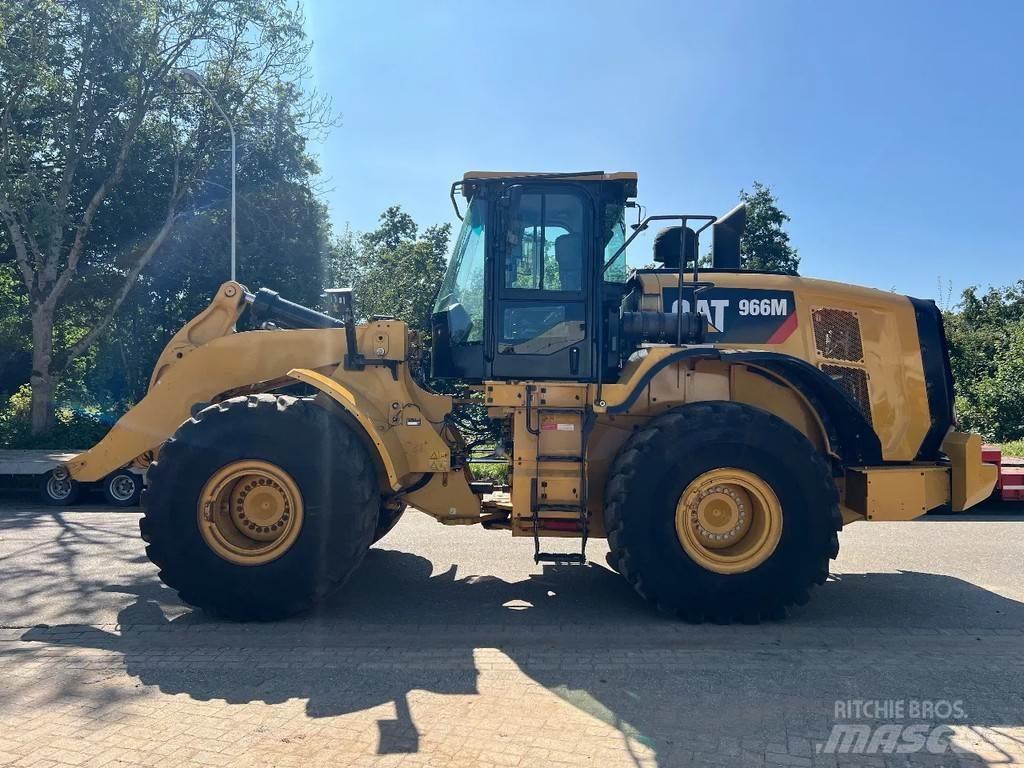 CAT 966M Kolesové nakladače
