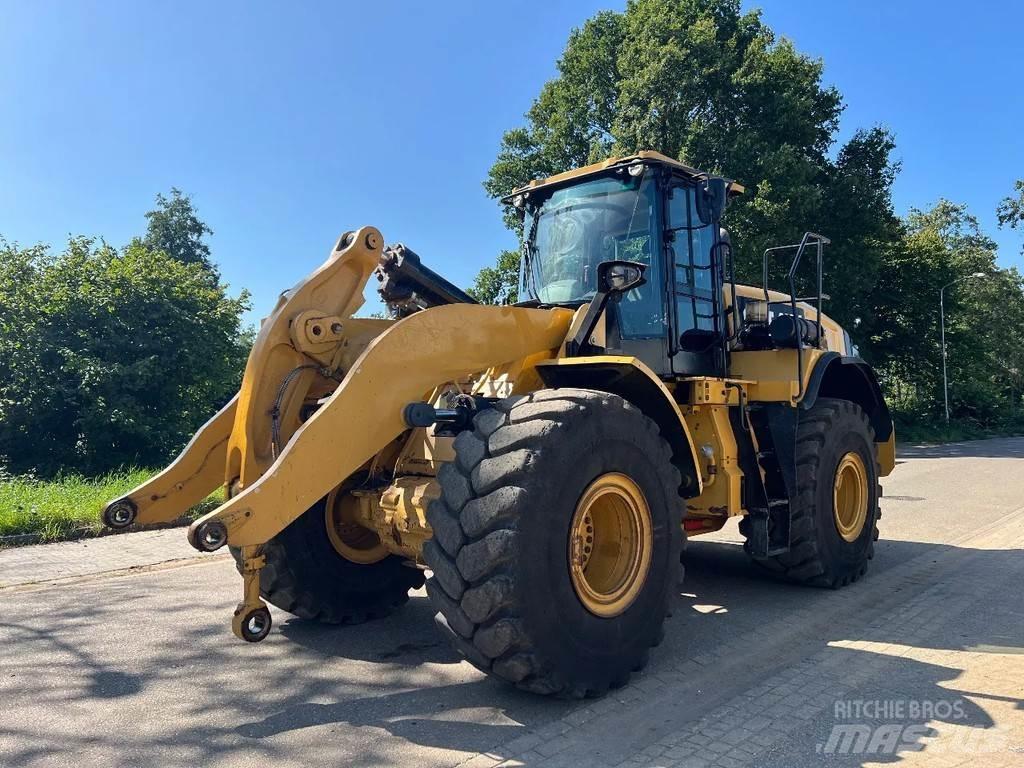 CAT 966M Kolesové nakladače