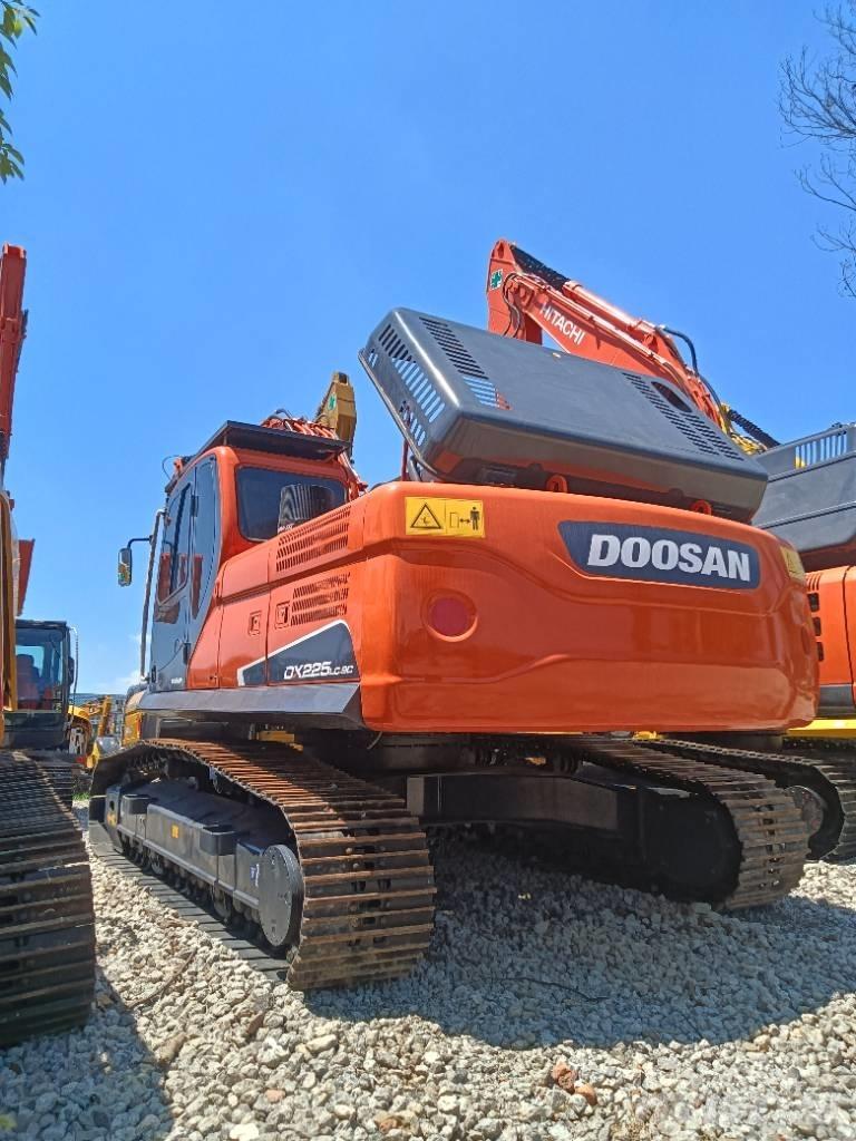 Doosan DX 225 Pásové rýpadlá