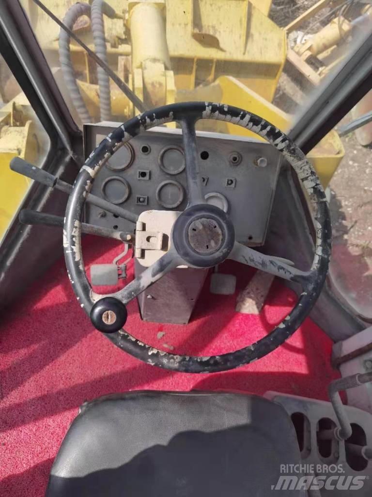 Komatsu WA 300 Kolesové nakladače