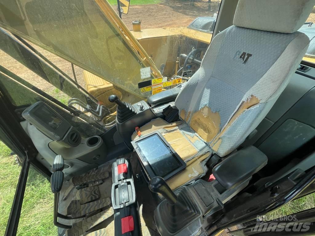 CAT 320 D L Pásové rýpadlá