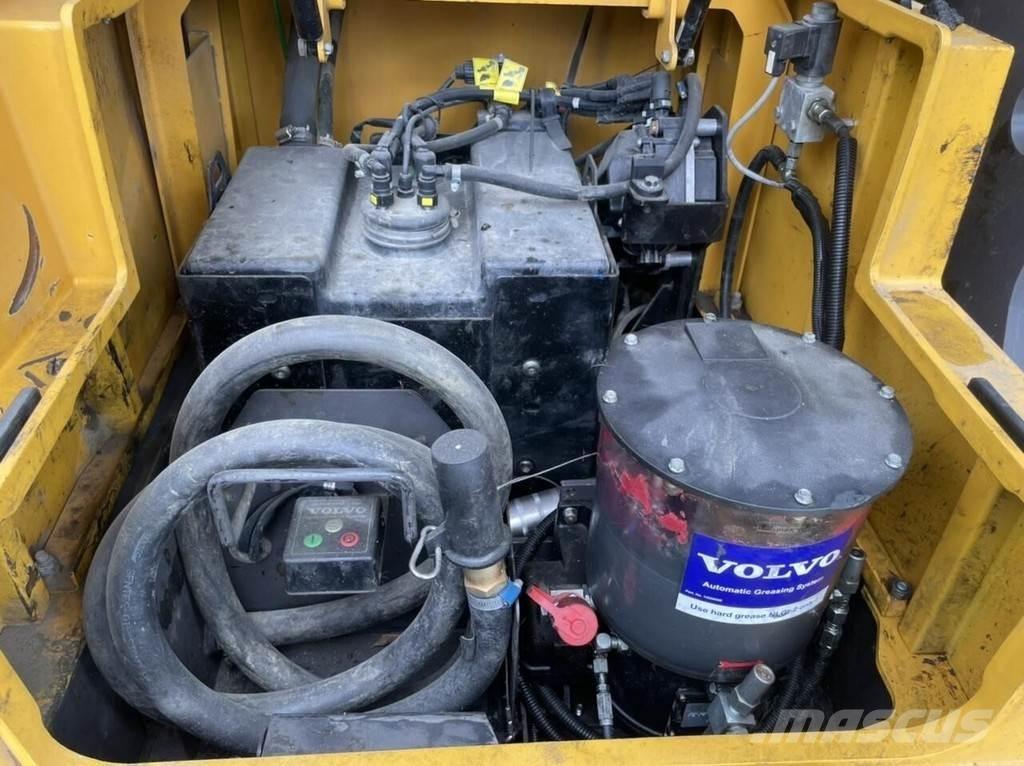 Volvo EC300 E Pásové rýpadlá