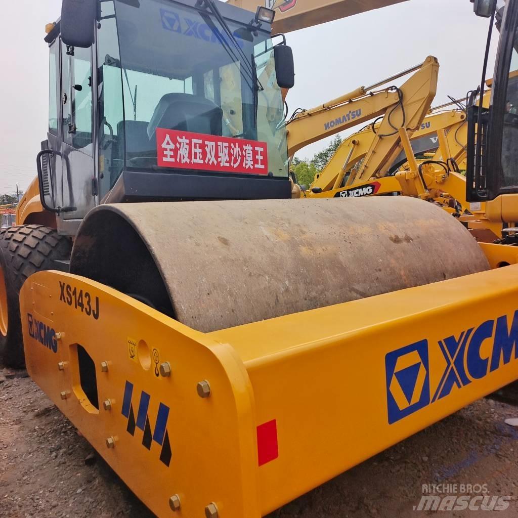 XCMG XS143J Ťahačové valce