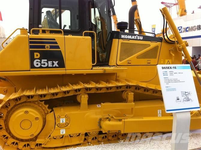 Komatsu d65ex-16 Pásové dozéry