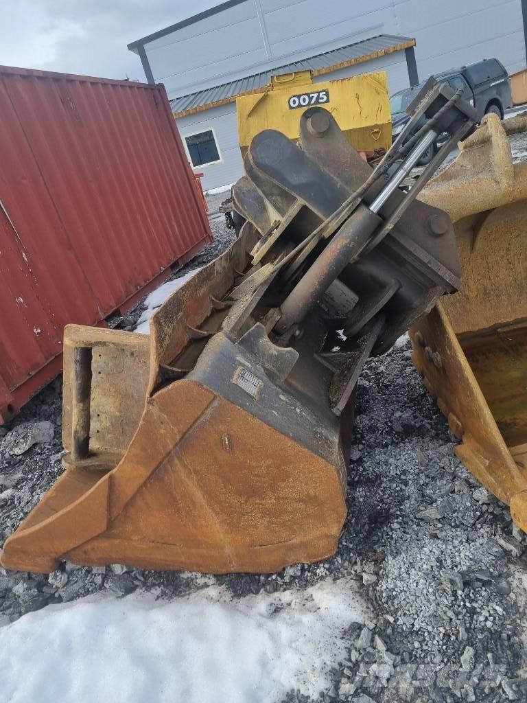 Komatsu HB 365 LC Pásové rýpadlá