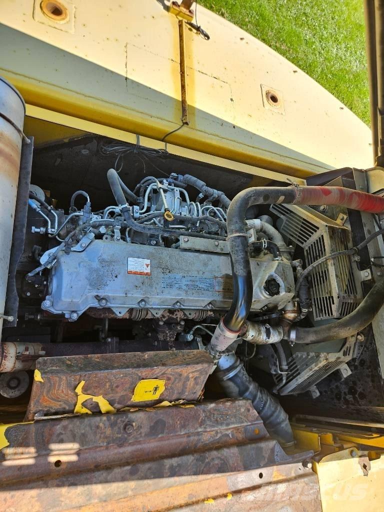 New Holland E 385 B Pásové rýpadlá
