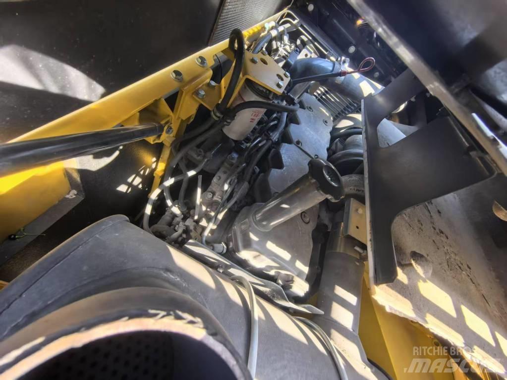 Komatsu PC 220-8 Pásové rýpadlá