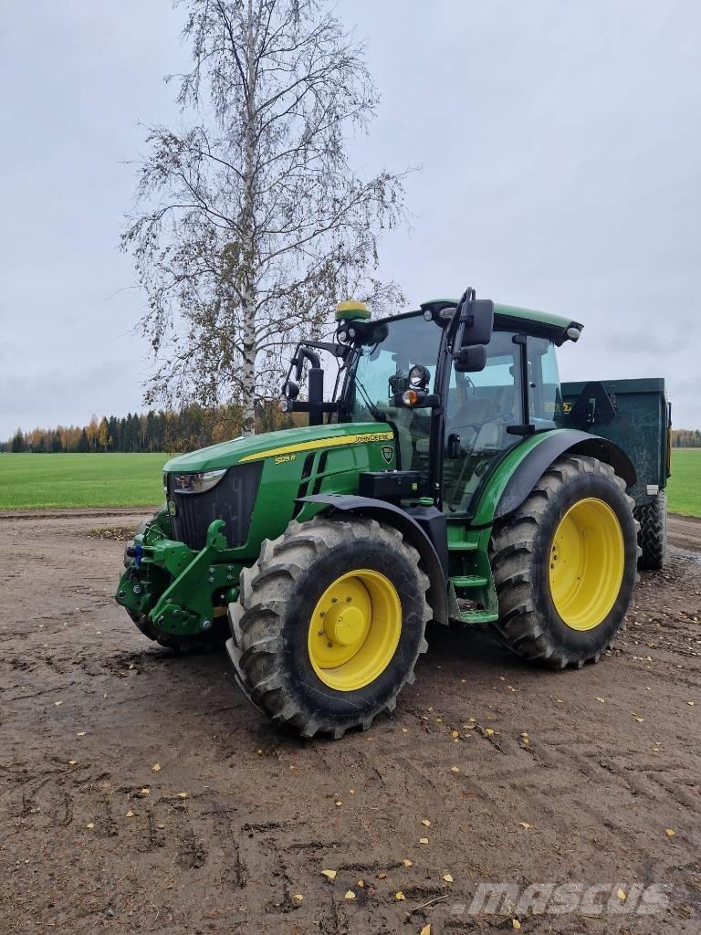 John Deere 5125R Traktory