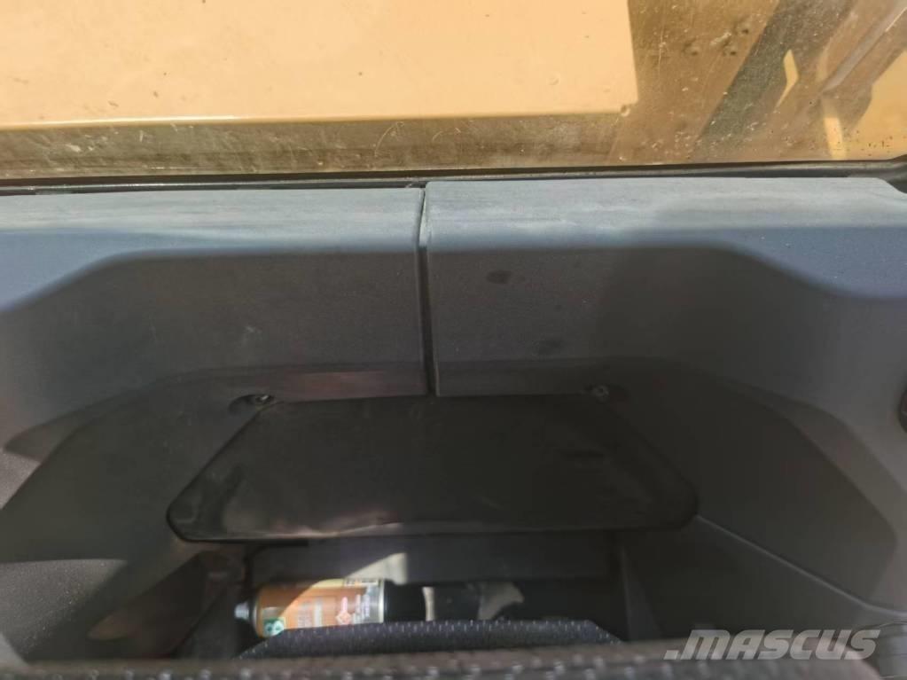 CAT 310 Pásové rýpadlá