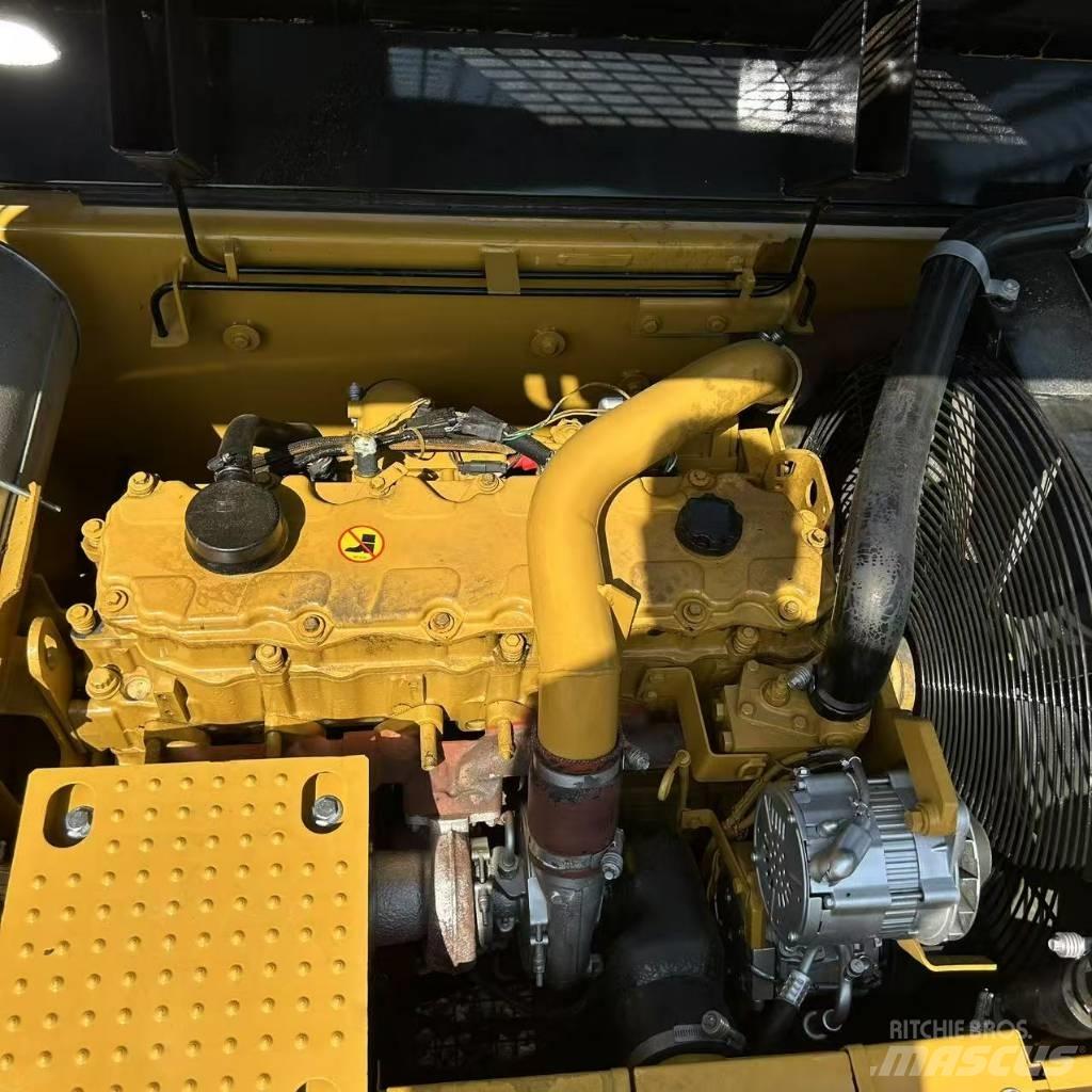 CAT 324D2L Pásové rýpadlá