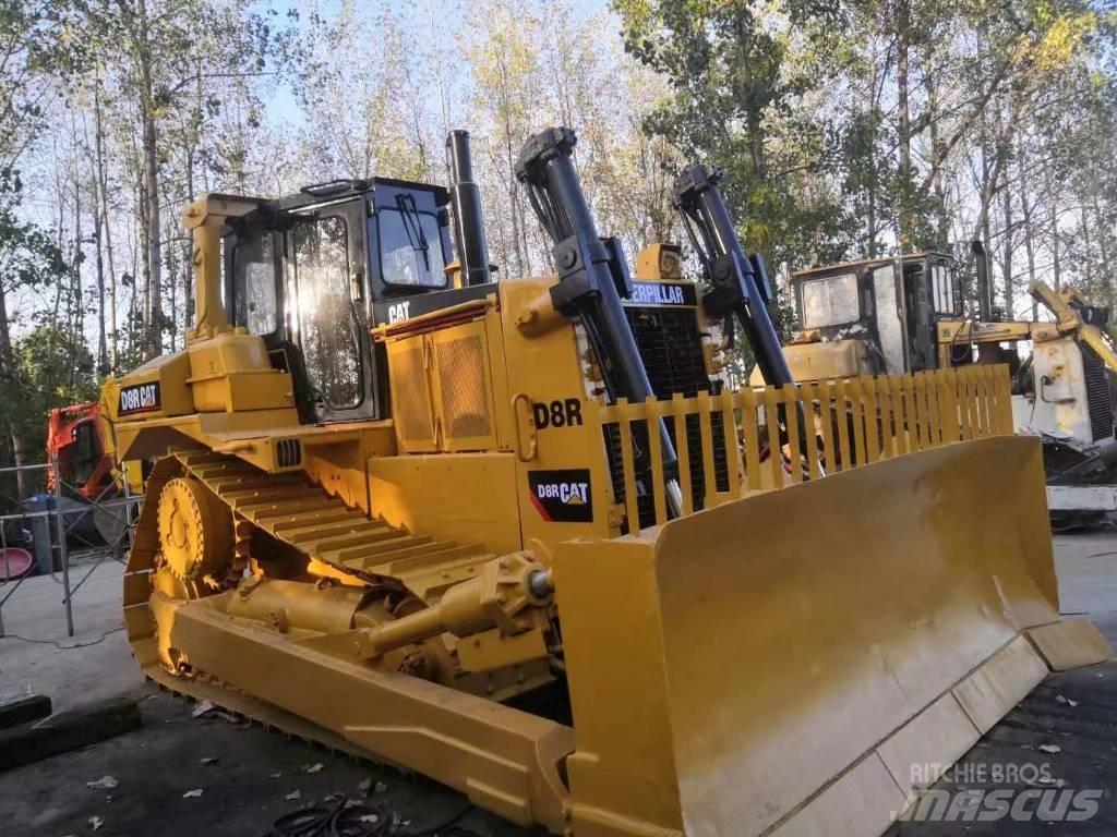CAT D 8 R Pásové dozéry
