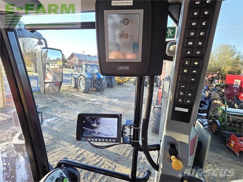 JCB fastrac 8330 Traktory