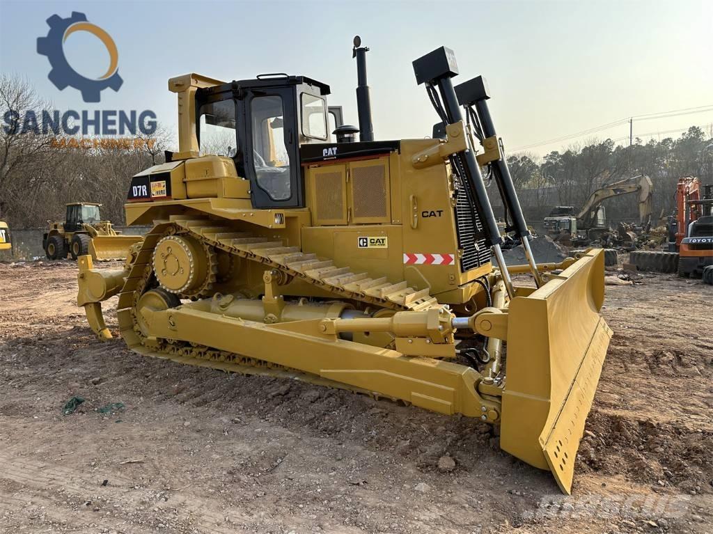 CAT D 7 R Pásové dozéry