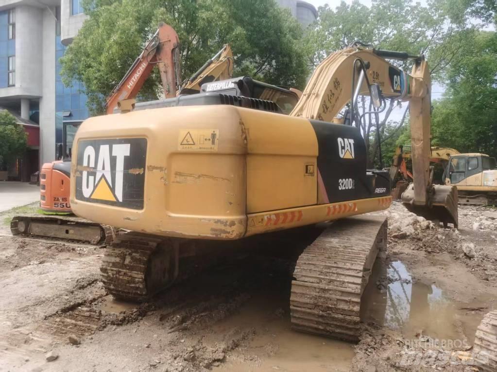 CAT 320d2 Pásové rýpadlá