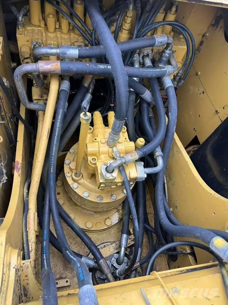 CAT 320 D Pásové rýpadlá