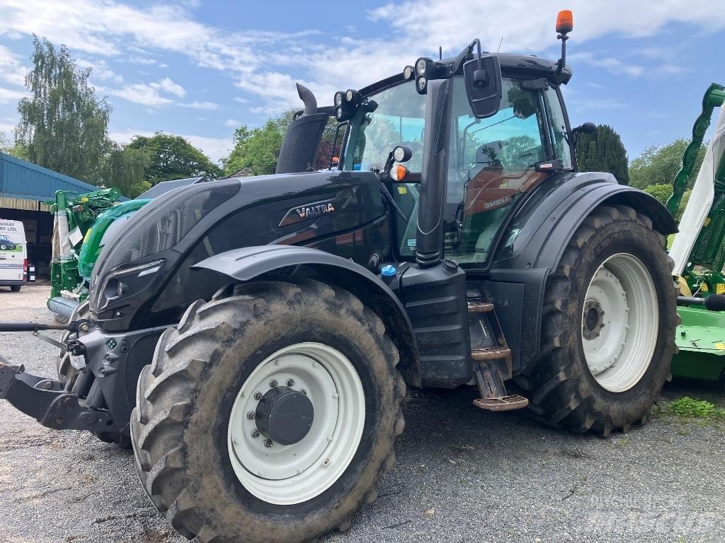 Valtra T 154 V Traktory