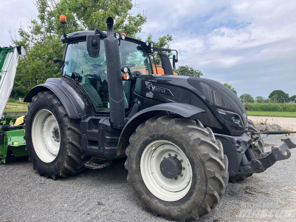 Valtra T 154 V Traktory