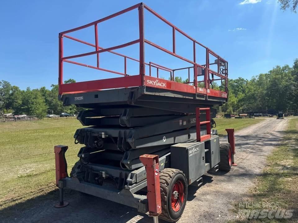 SkyJack SJ 9250 RT Nožnicové zdvíhacie plošiny