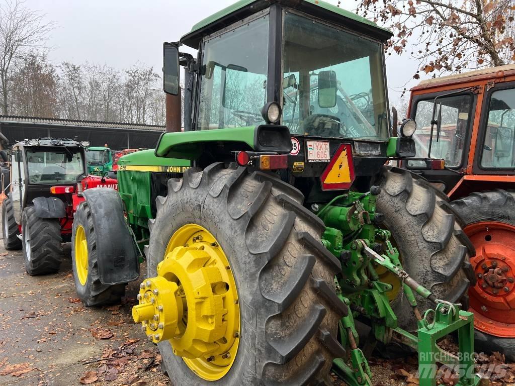 John Deere 4755 Traktory