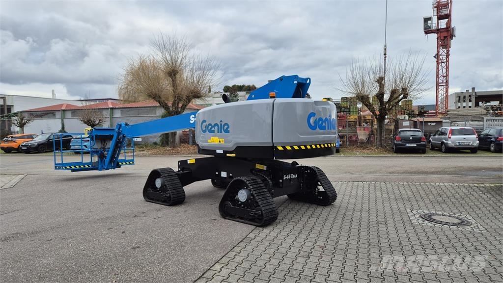 Genie S-45 TraX Kĺbové plošiny