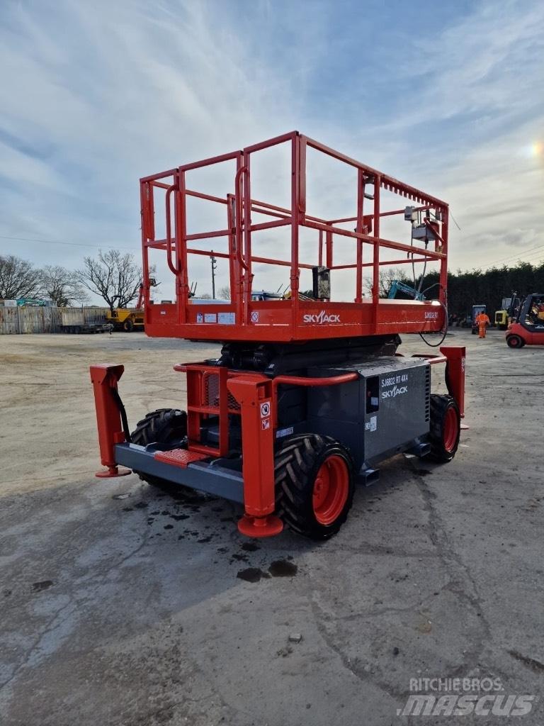 SkyJack SJ 6832 RT Nožnicové zdvíhacie plošiny