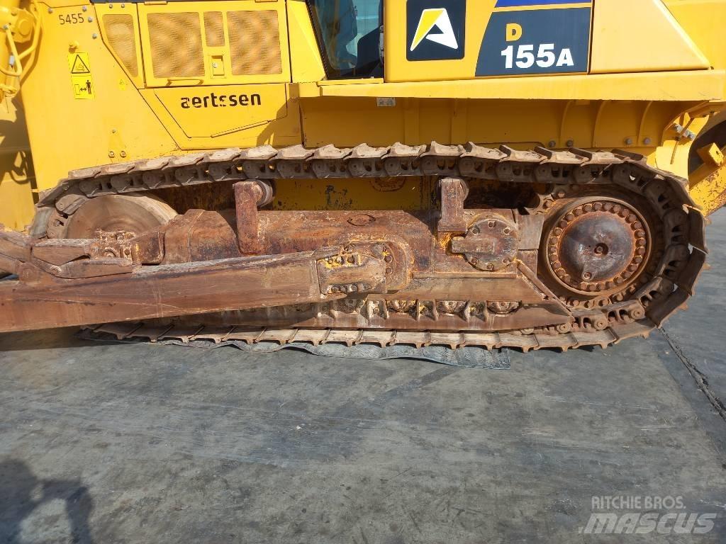 Komatsu D155A-6R Pásové dozéry