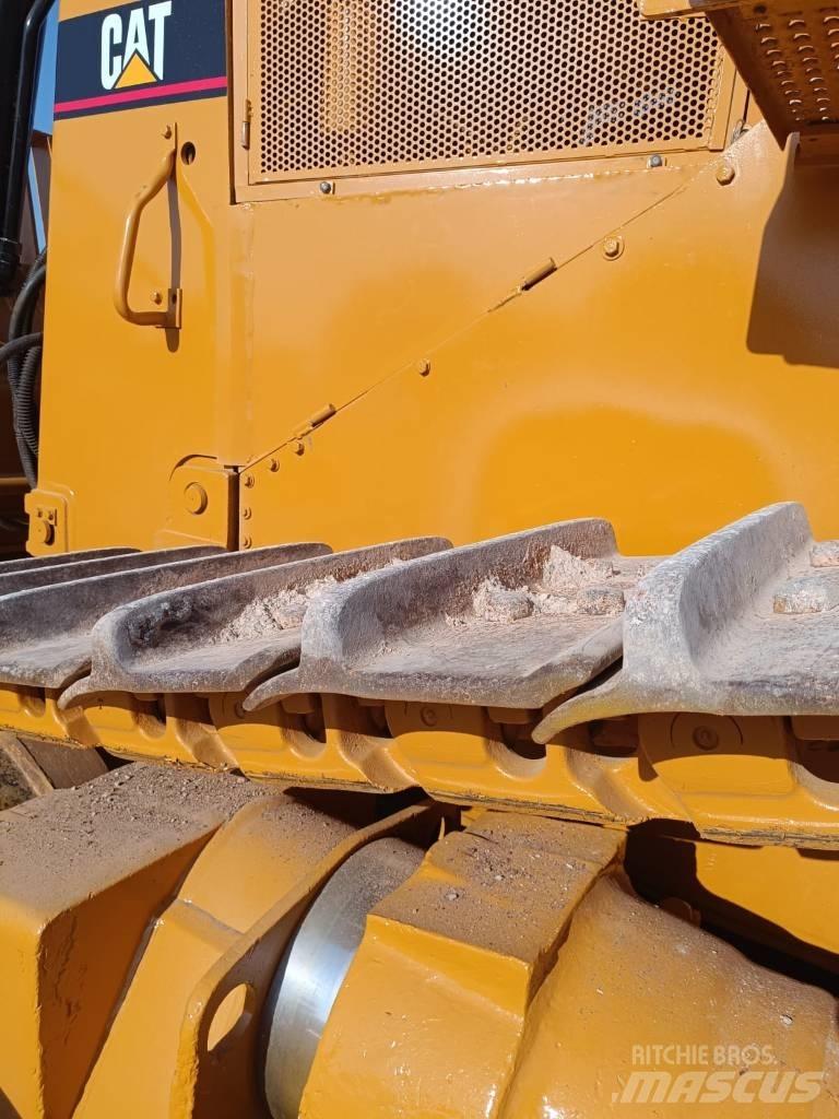 CAT D 9 R Pásové dozéry