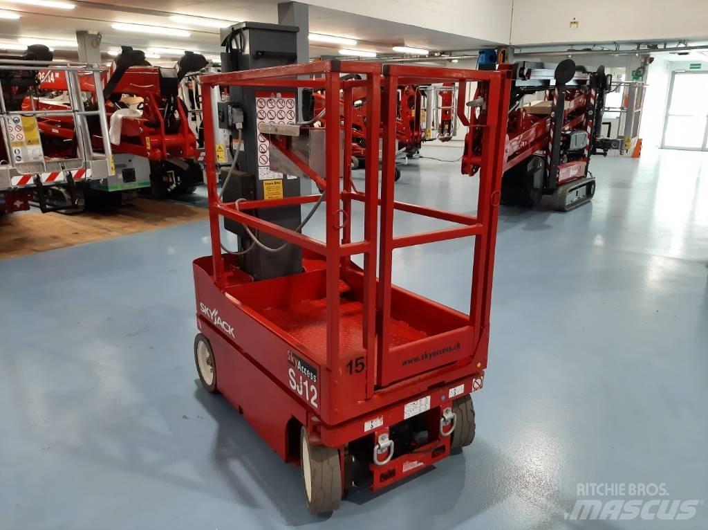 SkyJack SJ 12 Vertikálne stĺpové výťahy