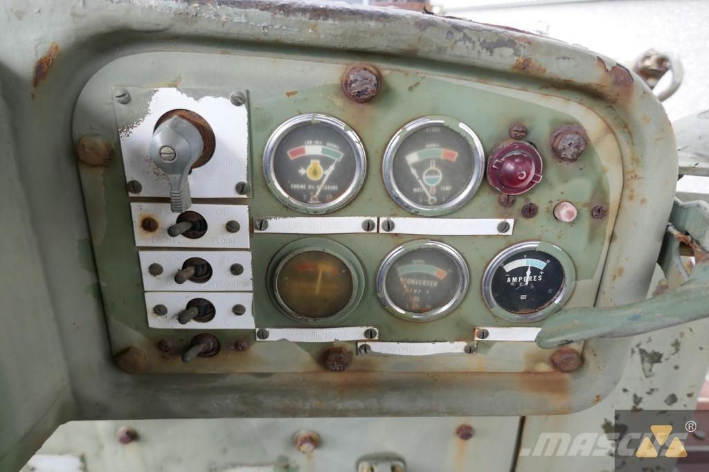 CAT D7F Ex-army Pásové dozéry