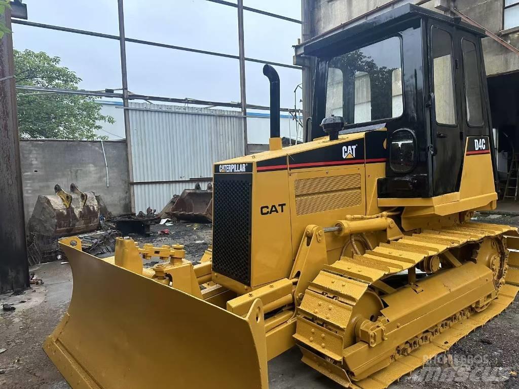 CAT D 4 C Pásové dozéry