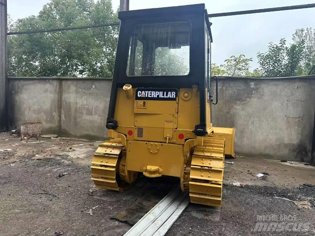 CAT D 4 C Pásové dozéry