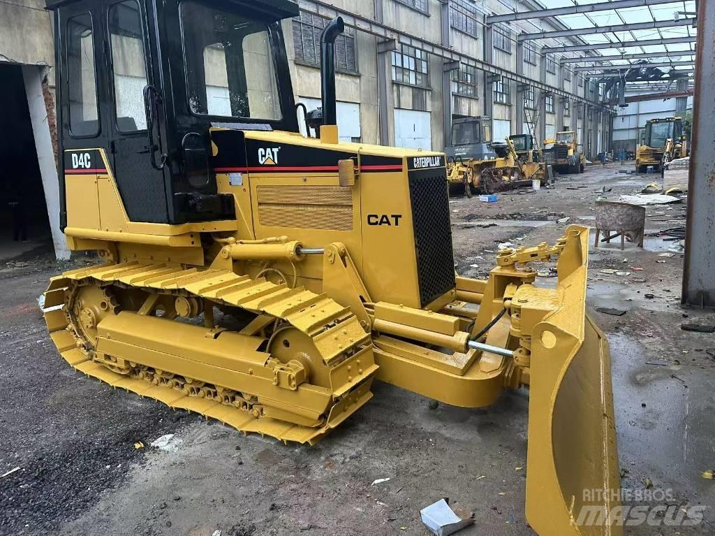 CAT D 4 C Pásové dozéry