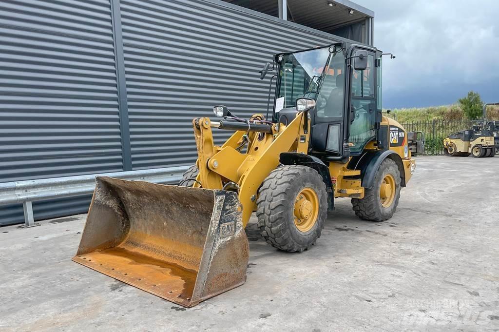 CAT 907M Kolesové nakladače