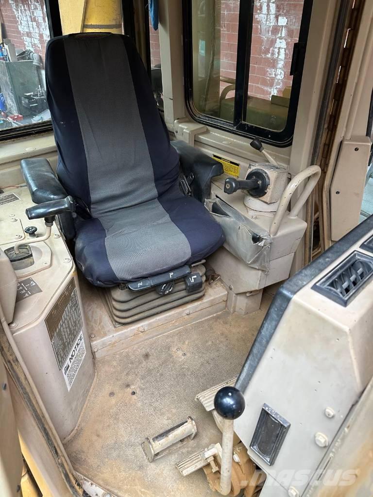 CAT D 6 H II Pásové dozéry