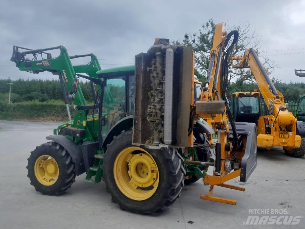John Deere 5100 R Traktory