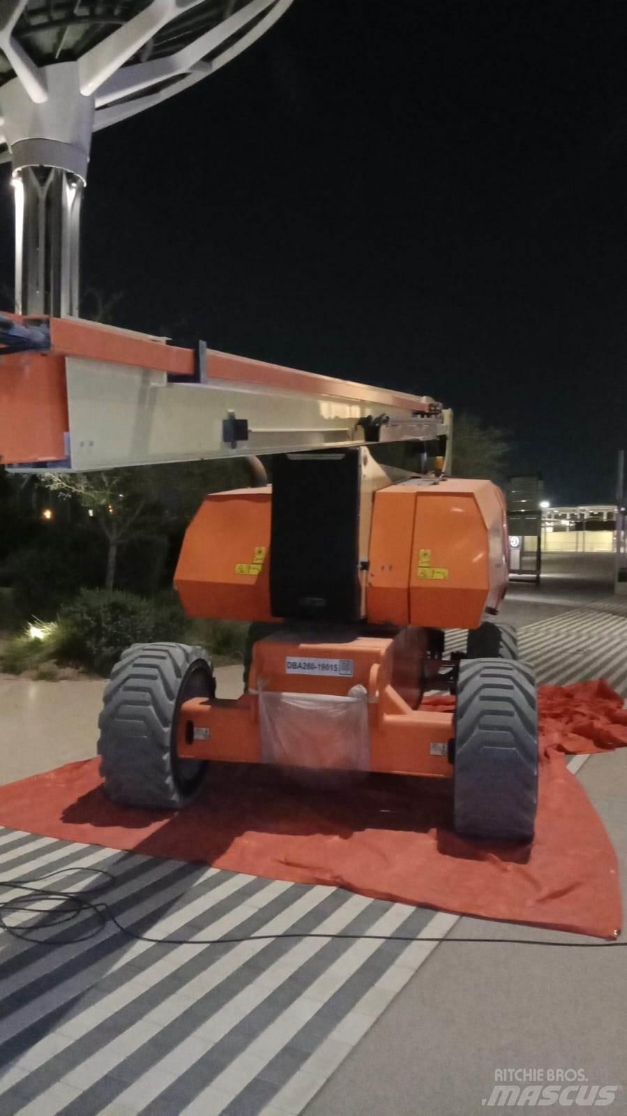 JLG 800AJ Kĺbové plošiny