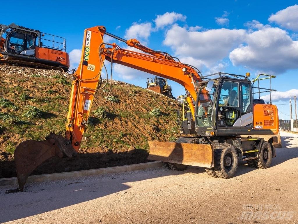 Hitachi 140W Kolesové rýpadlá