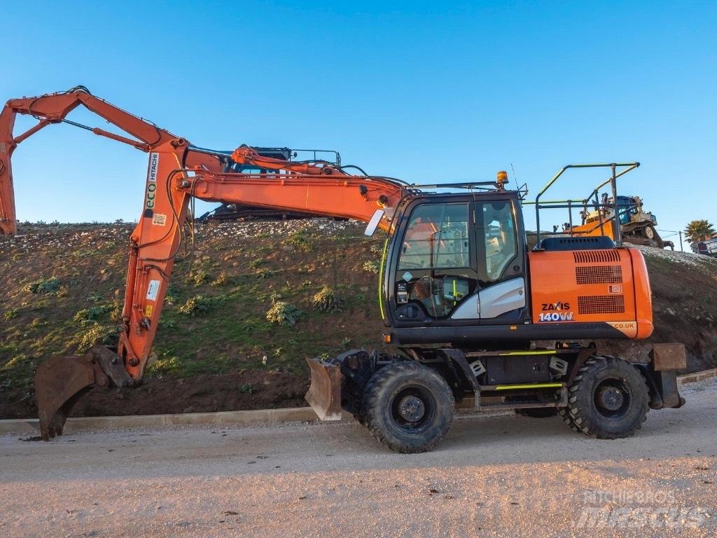 Hitachi 140W Kolesové rýpadlá