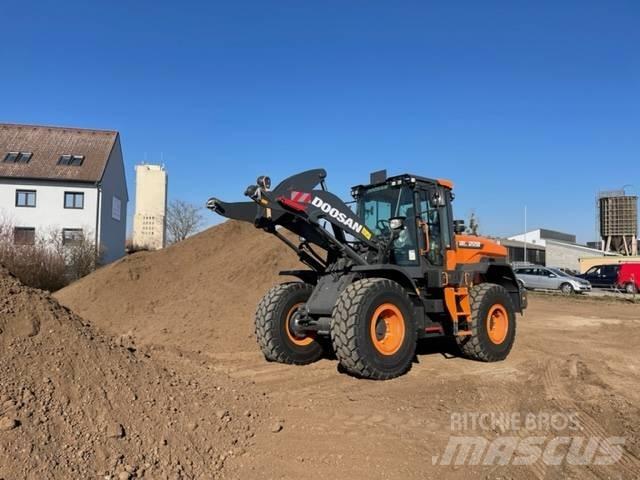 Doosan DL 220 Kolesové nakladače