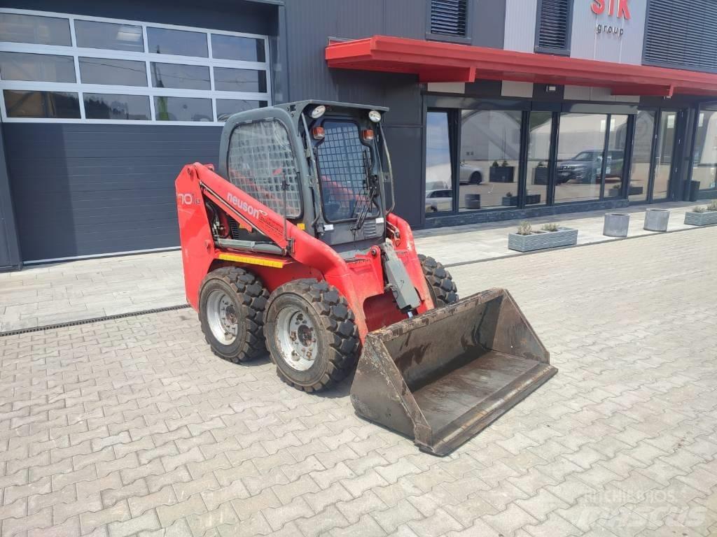 Neuson 701 S Šmykom riadené nakladače