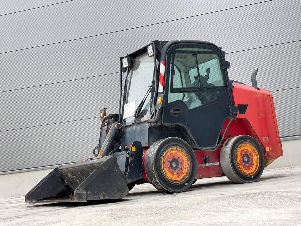 JCB R260 Šmykom riadené nakladače