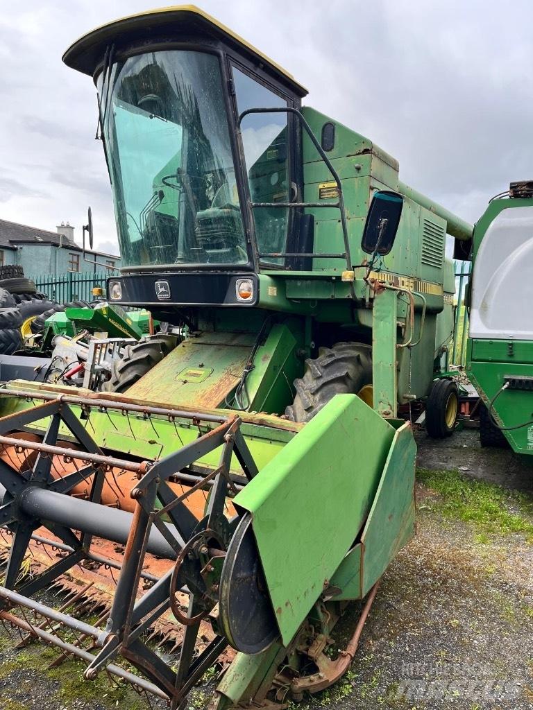 John Deere 1055 Kombinované zberacie stroje