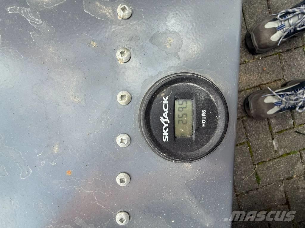 SkyJack SJ 3219 Nožnicové zdvíhacie plošiny