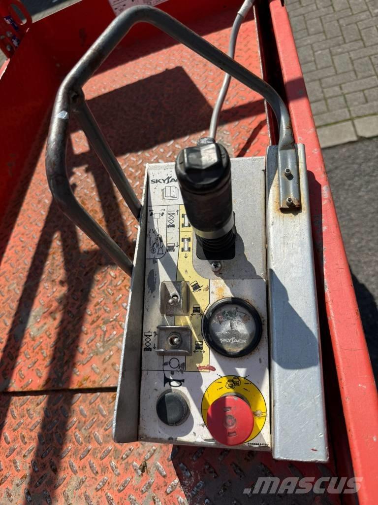 SkyJack SJ 3219 Nožnicové zdvíhacie plošiny