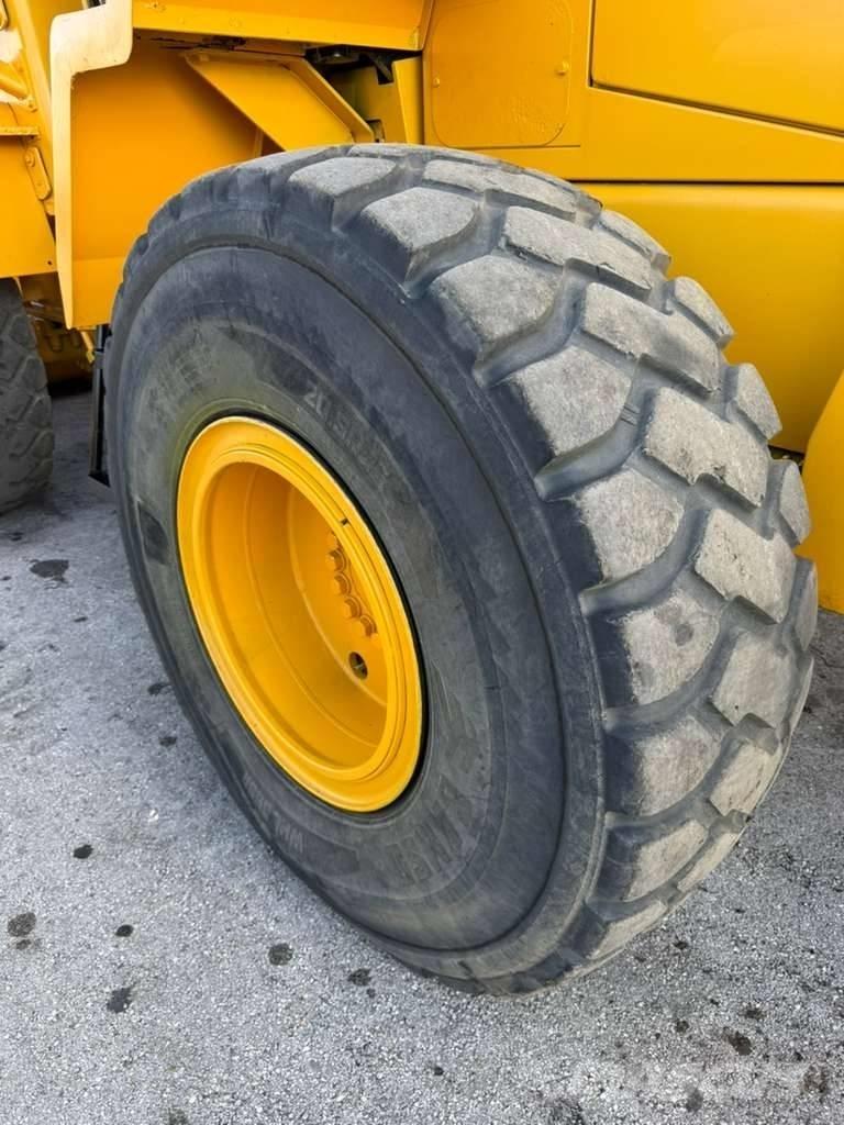 Komatsu WA 320-5L Kolesové nakladače